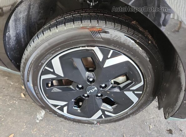 KNDCR3L15P5045196 2023 KIA NIRO Green 