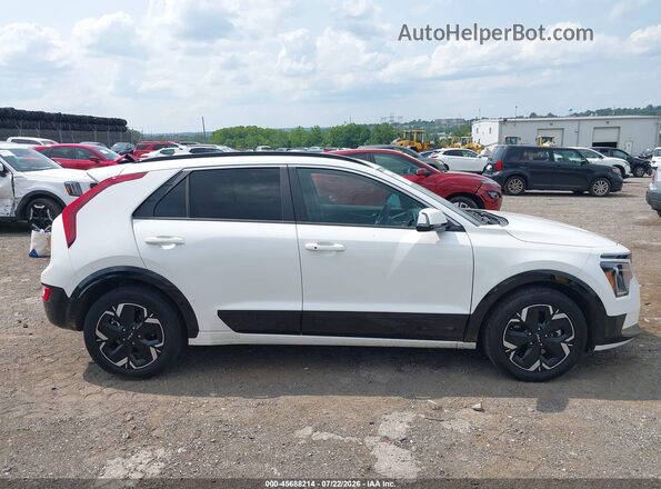 KNDCR3L15R5090870 2024 KIA NIRO EV White Vista interior trasera