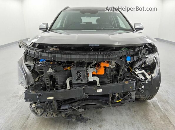 KNDCR3L16P5028682 2023 KIA NIRO Серебряный Вид спереди