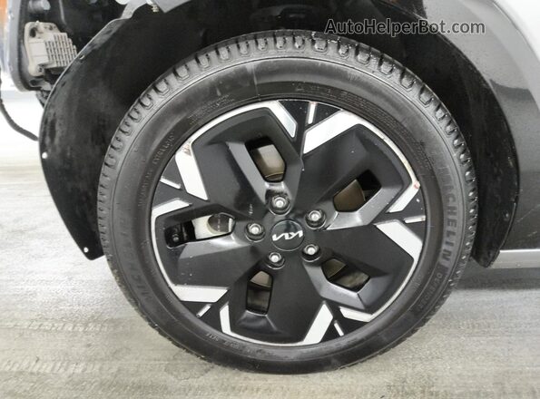 KNDCR3L16P5028682 2023 KIA NIRO Серебряный 