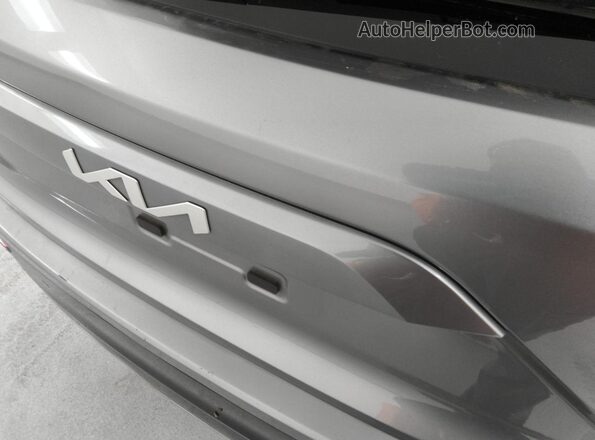 KNDCR3L16P5028682 2023 KIA NIRO Серебряный 