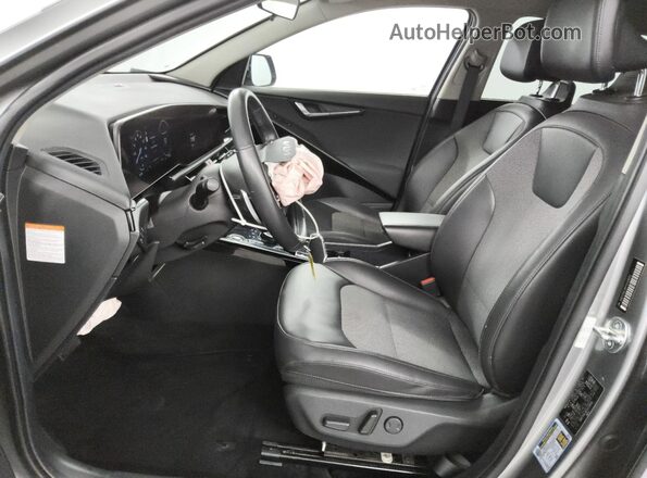 KNDCR3L16P5028682 2023 KIA NIRO Серебряный 