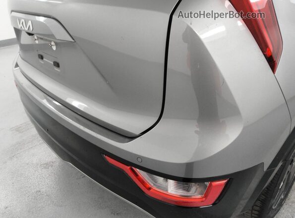 KNDCR3L16P5028682 2023 KIA NIRO Серебряный 