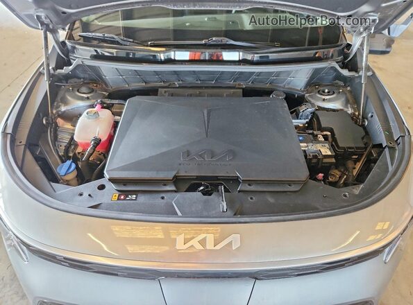 KNDCR3L18P5029624 2023 KIA NIRO Gray Vista del compartimento del motor
