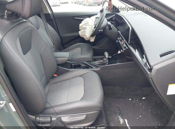 KNDCR3LE0P5118039 2023 KIA NIRO Green Widok wnętrza z przodu
