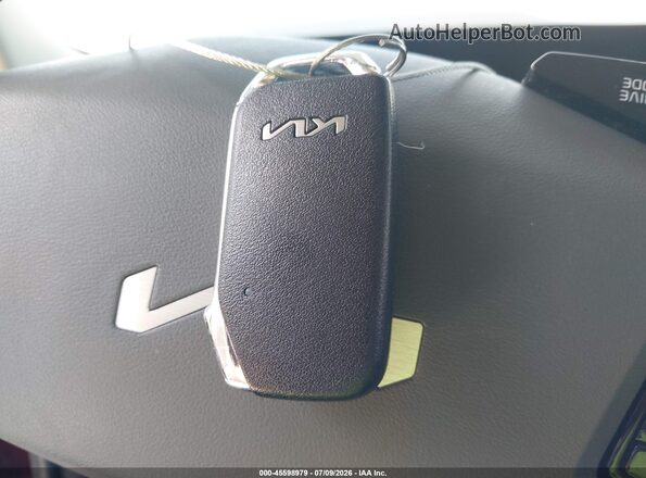 KNDCR3LE0R5131652 2024 KIA NIRO Red Vista del salpicadero