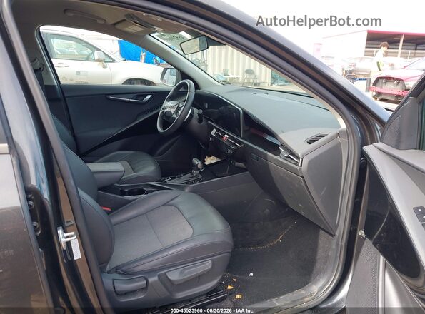 KNDCR3LE2P5039536 2023 KIA NIRO Серый Вид салона спереди
