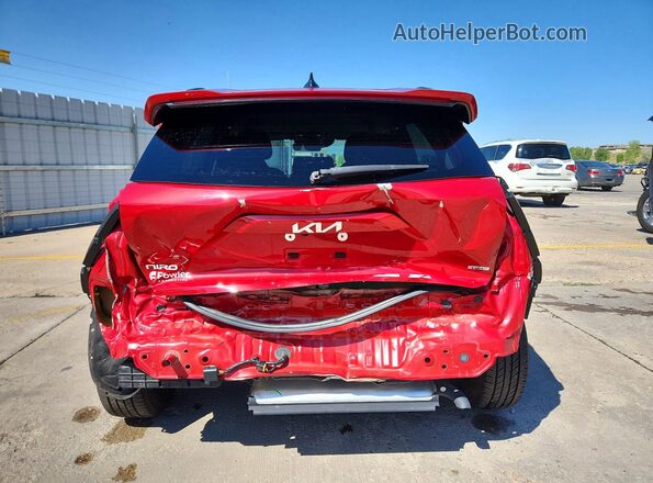 KNDCR3LE2P5059737 2023 KIA NIRO Красный Вид сзади