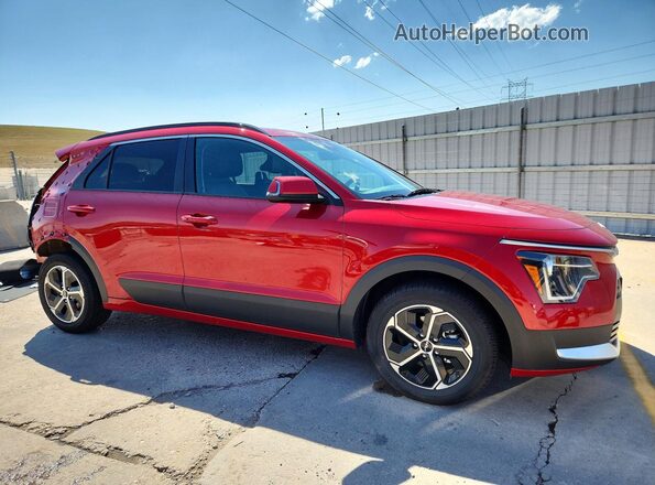 KNDCR3LE2P5059737 2023 KIA NIRO Красный Передняя правая четверть