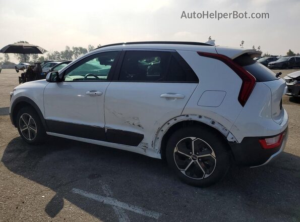KNDCR3LE3R5143584 2024 KIA NIRO White Trasero izquierdo