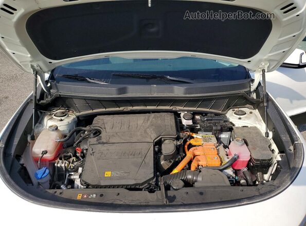 KNDCR3LE3R5143584 2024 KIA NIRO White Vista del compartimento del motor