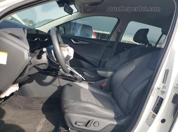 KNDCR3LE4P5048271 2023 KIA NIRO Белый Вид салона спереди