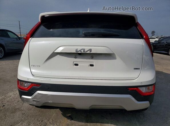 KNDCR3LE4P5048271 2023 KIA NIRO Белый Вид сзади