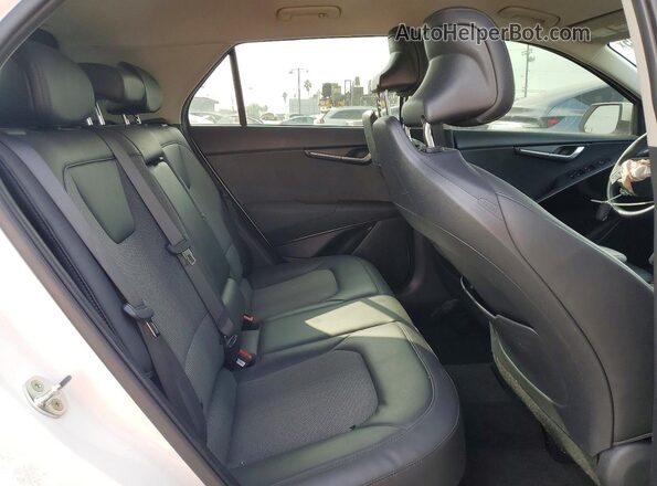 KNDCR3LE4P5048271 2023 KIA NIRO Белый Вид задней части салона