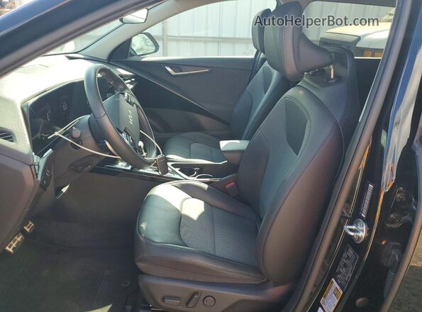 KNDCR3LE6R5152070 2024 KIA NIRO Black Front interior view