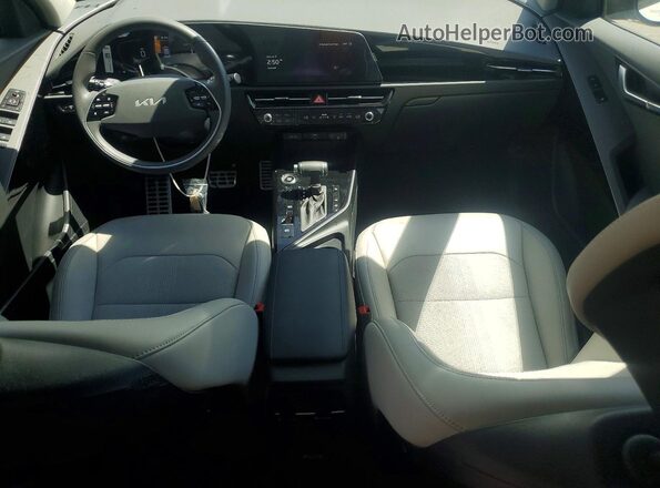KNDCR3LE6S5240090 2025 KIA NIRO White Առջևի վահանակի տեսք