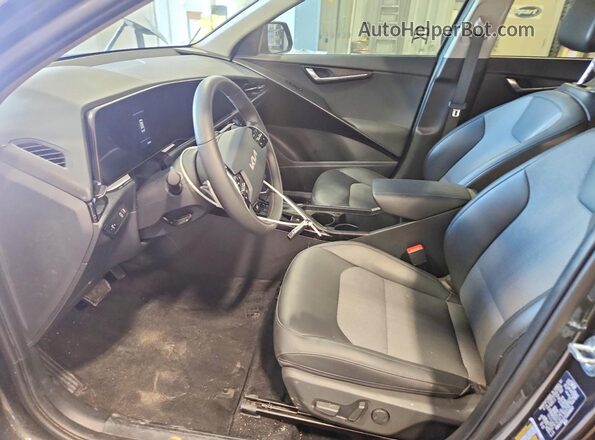 KNDCR3LE7S5269047 2025 KIA NIRO Gray Вид салону спереду
