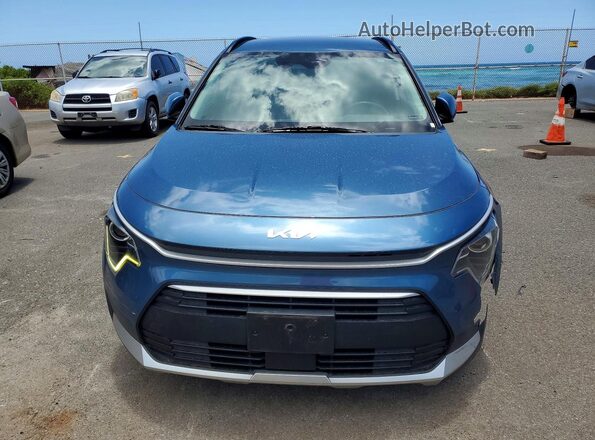 KNDCR3LE8P5040643 2023 KIA NIRO Синий Вид спереди