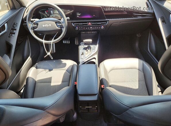 KNDCR3LE8P5042215 2023 KIA NIRO Black Dashboard view