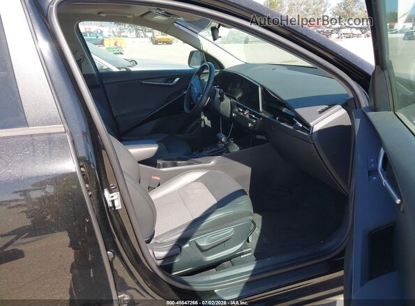 KNDCR3LE9P5035158 2023 KIA NIRO Черный Вид салона спереди