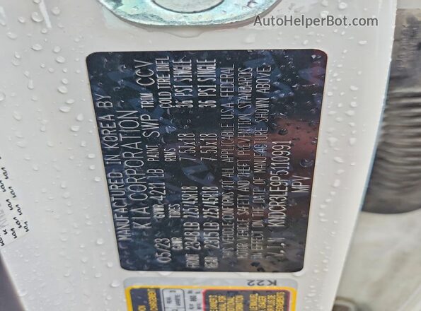 KNDCR3LE9P5110991 2023 KIA NIRO White VIN կոդի պիտակի տեսք