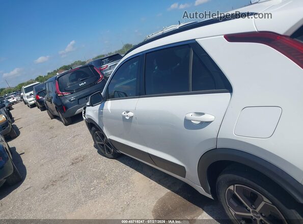 KNDCR3LEXP5047108 2023 KIA NIRO White 360 interior view