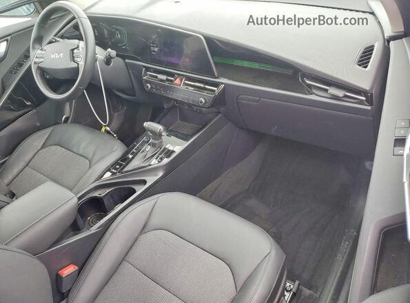 KNDCR3LEXR5141752 2024 KIA NIRO Белый Вид панели приборов