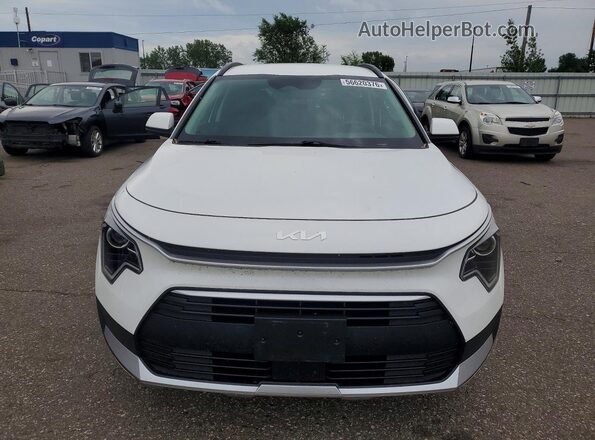 KNDCR3LEXR5141752 2024 KIA NIRO Белый Вид спереди