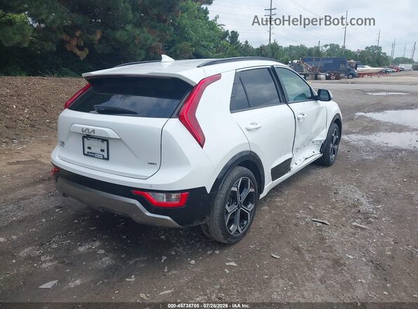 KNDCR3LEXR5143226 2024 KIA NIRO Белый Задняя правая четверть