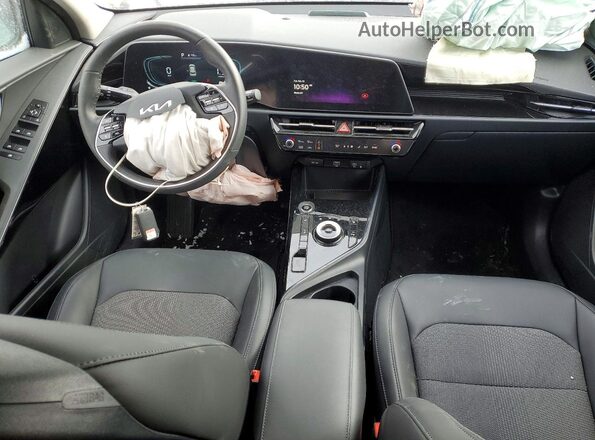 KNDCS3LF1S5234677 2025 KIA NIRO White Dashboard view