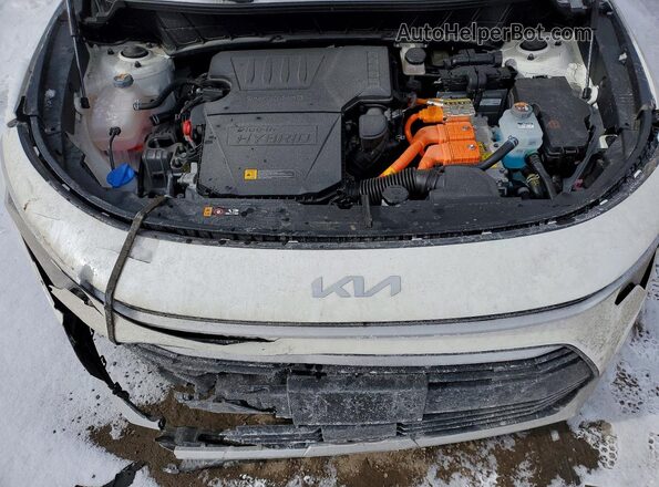 KNDCS3LF1S5234677 2025 KIA NIRO White Rear interior view