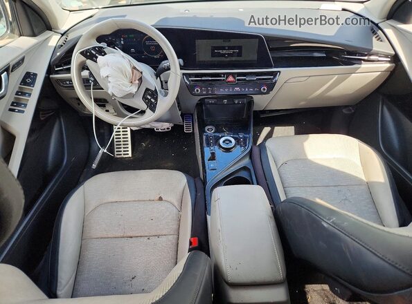 KNDCT3L10P5076096 2023 KIA NIRO Teal Widok deski rozdzielczej