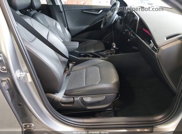 KNDCT3LE3P5035139 2023 KIA NIRO Серый Вид салона спереди