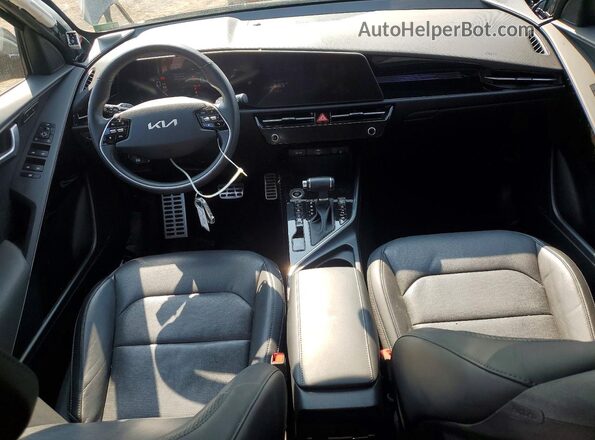 KNDCT3LE3P5042155 2023 KIA NIRO Gray Առջևի վահանակի տեսք
