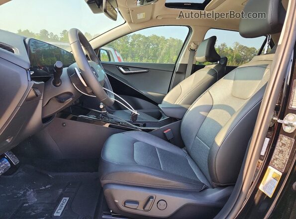 KNDCT3LE5R5127484 2024 KIA NIRO Black Vista interior delantera