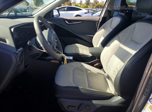 KNDCT3LE5S5271347 2025 KIA NIRO Green წინა სალონის ხედი