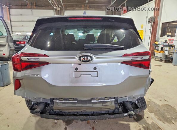 KNDEPCAA0M7221007 2021 KIA SELTOS Silver Вид ззаду