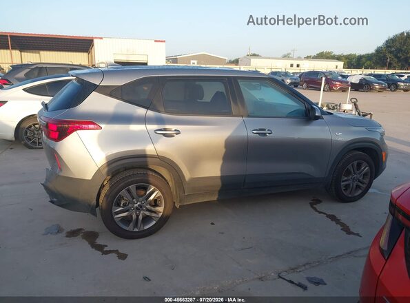 KNDEPCAA0P7448637 2023 KIA SELTOS Gray Rear interior view