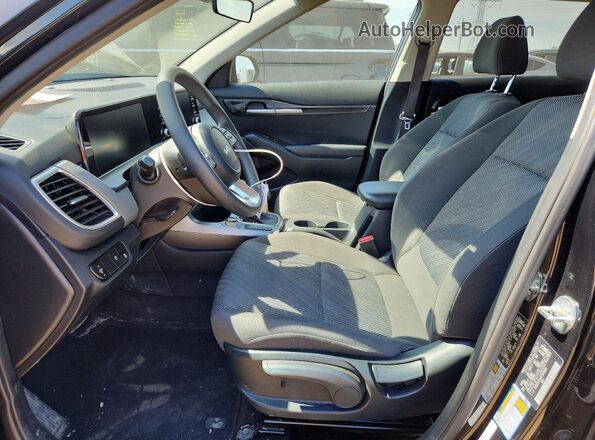 KNDEPCAA0R7649568 2024 KIA SELTOS Black Widok wnętrza z przodu