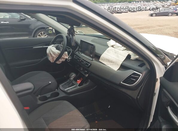 KNDEPCAA1P7461199 2023 KIA SELTOS Белый Вид салона спереди
