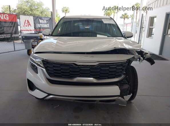 KNDEPCAA2N7330120 2022 KIA SELTOS White Rear interior view