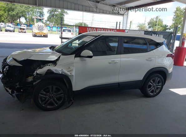 KNDEPCAA2N7330120 2022 KIA SELTOS White 