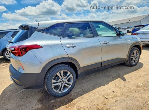 KNDEPCAA2P7392054 2023 KIA SELTOS Silver Հետևի աջ