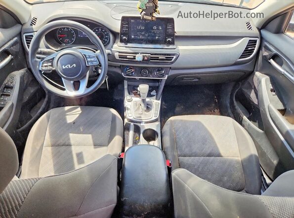 KNDEPCAA2P7392054 2023 KIA SELTOS Silver Առջևի վահանակի տեսք