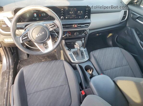 KNDEPCAA2R7503219 2024 KIA SELTOS Silver Առջևի վահանակի տեսք
