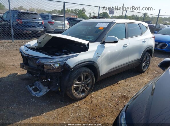 KNDEPCAA3M7184700 2021 KIA SELTOS White წინა მარცხენა ხედი სამი მეოთხედიდან