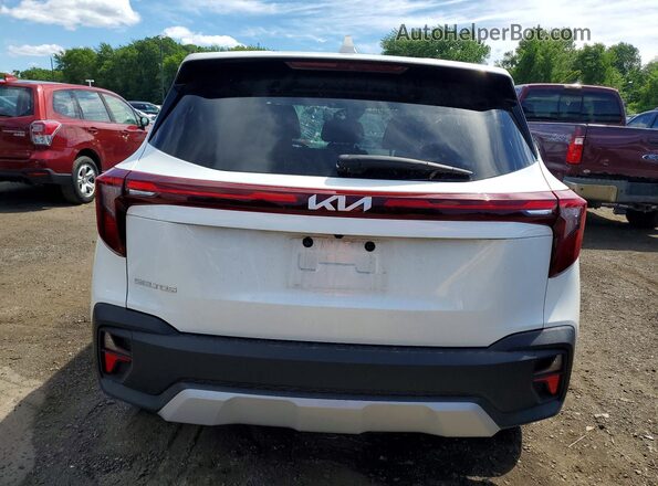 KNDEPCAA3R7529117 2024 KIA SELTOS White Vista trasera