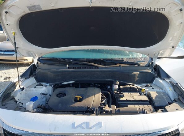KNDEPCAA3R7633493 2024 KIA SELTOS White Vista trasera