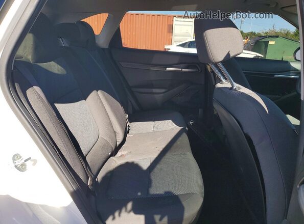 KNDEPCAA4M7213184 2021 KIA SELTOS White Vista de los asientos traseros