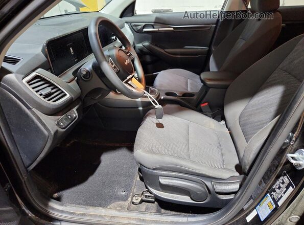 KNDEPCAA4R7587883 2024 KIA SELTOS Black Вид салону спереду